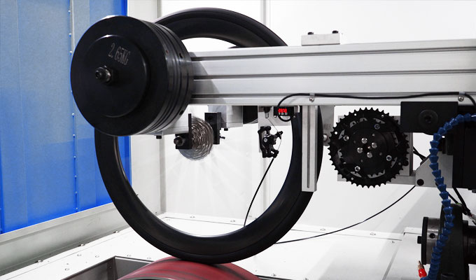 Dynamic wheel fatigue testing machine