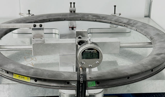 Lateral stiffness measurement rig